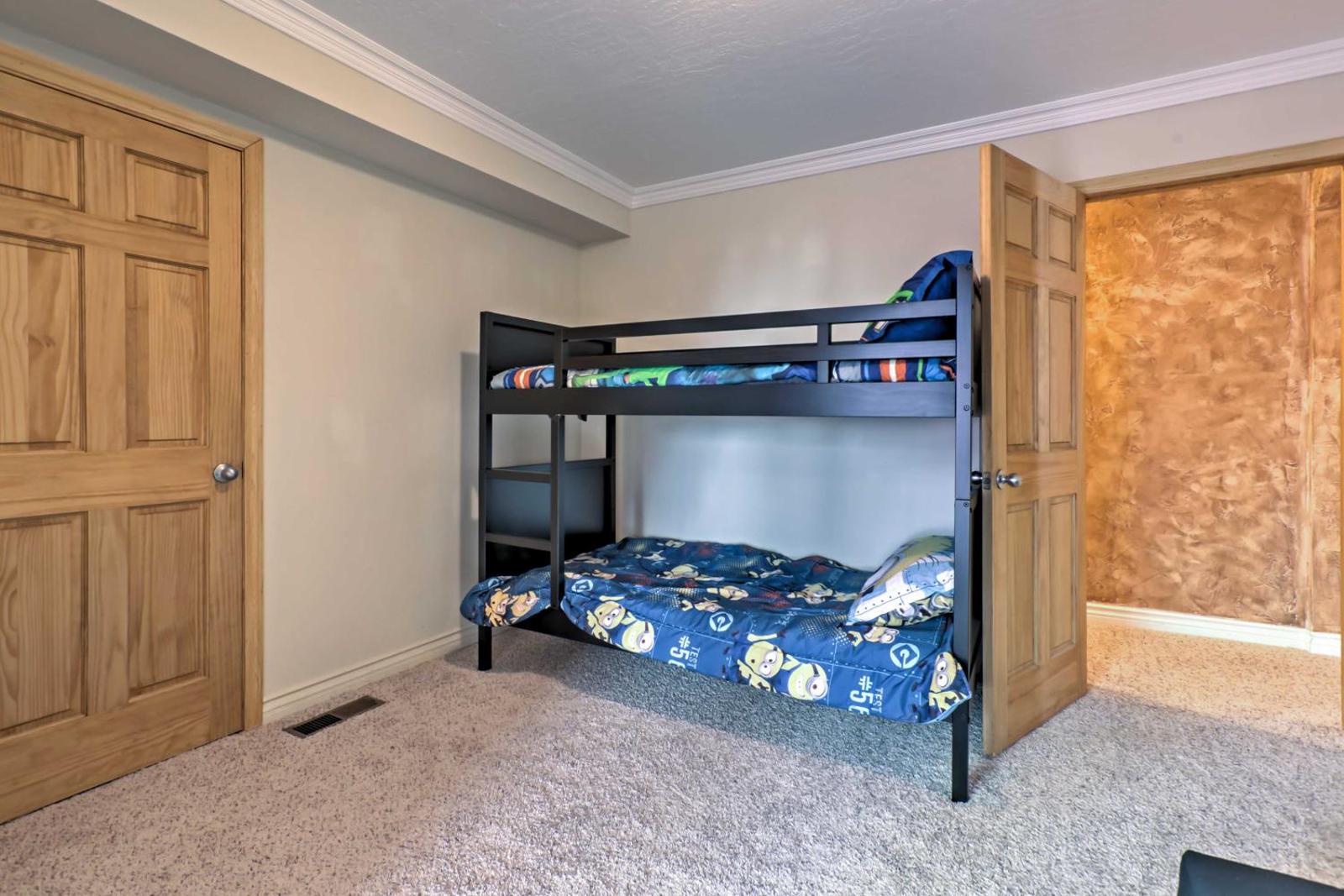 South Lake Tahoe Cabin with Private Sauna and Game Room Main image 2